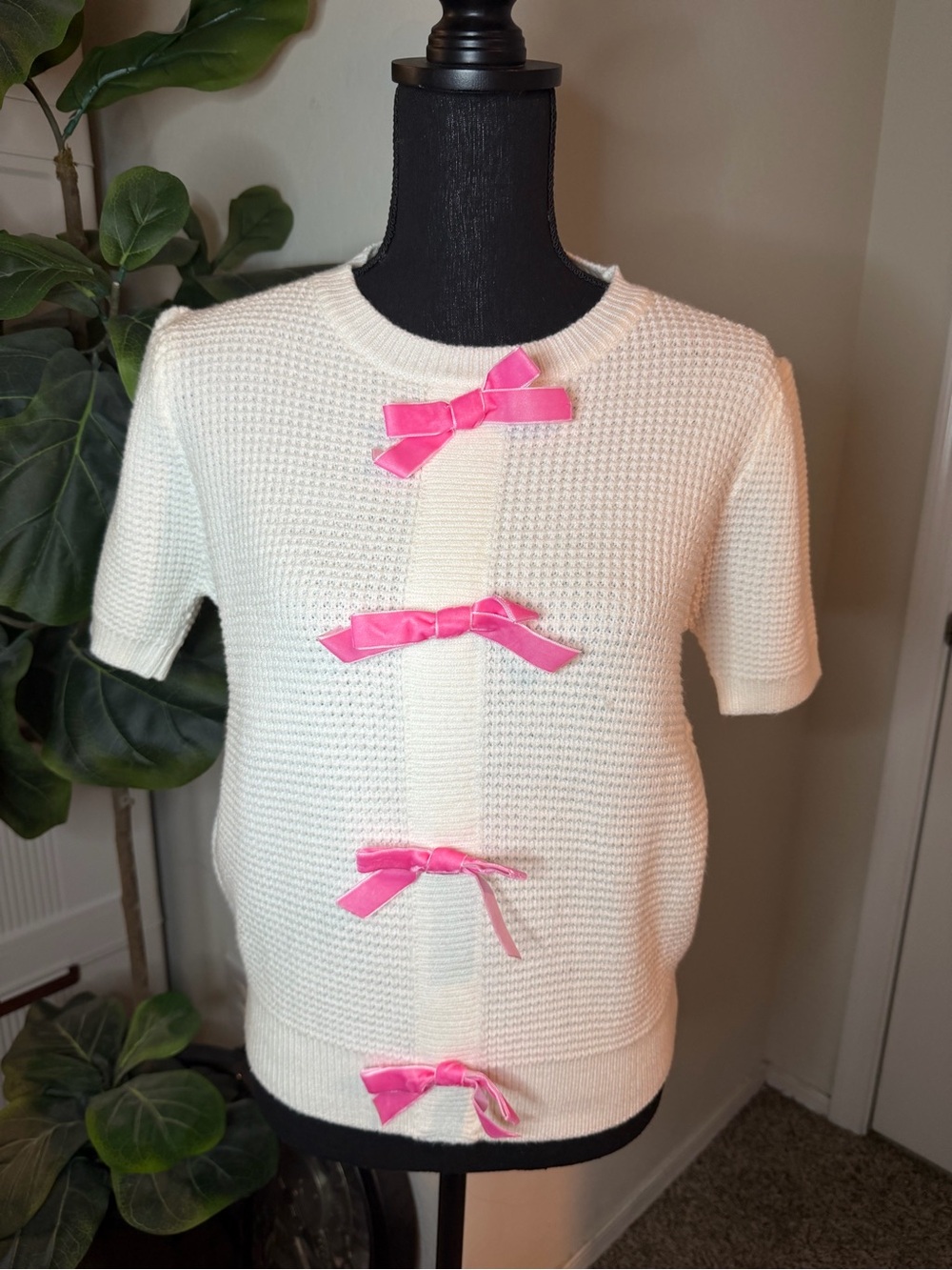 White Short-Sleeve Knit Top with Pink Ribbon Bows